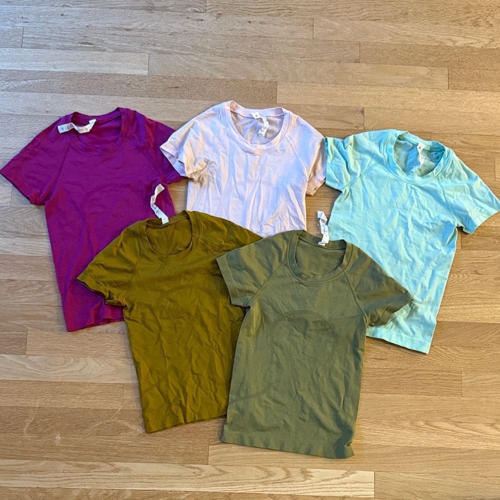 Lululemon Swiftly short sleeve hip race length size 0
Color mint green